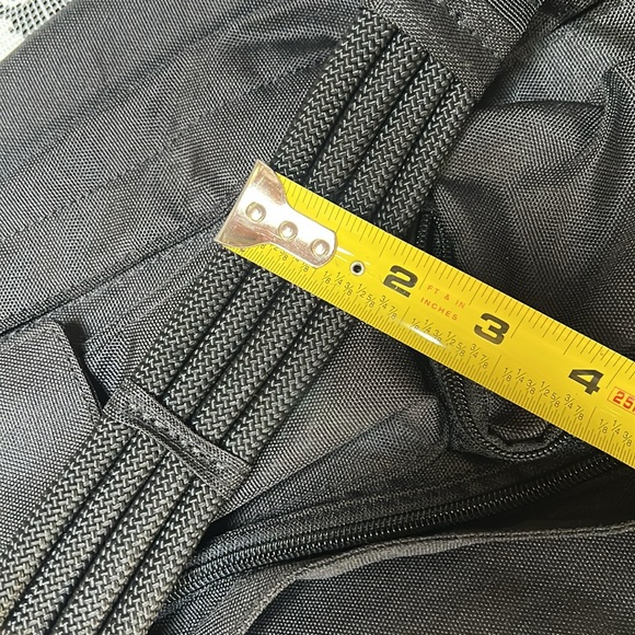 Kavu Black Sling Bag - Picture 7 of 8